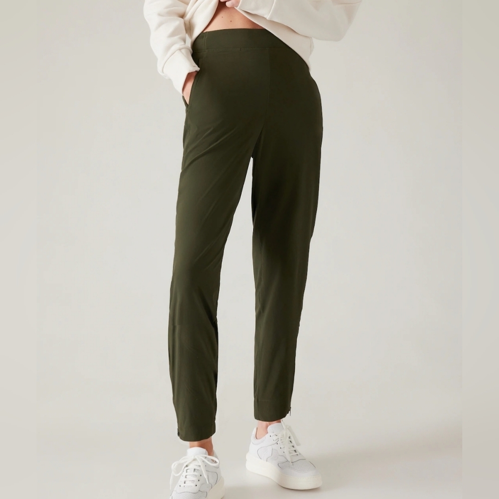Athleta Brooklyn Heights High Rise Joggers, Cropped, Tailored Fit w/Stretch, EUC